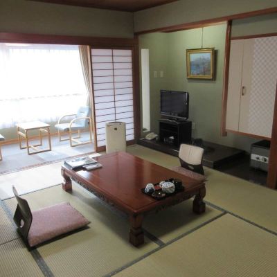 部屋タイプおまかせ 城崎温泉　あさぎり荘～露天風呂付大浴場と板長考案の料理が好評 クーポン