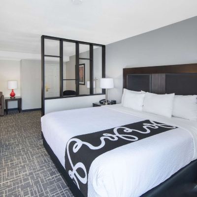 One-Bedroom King Suite-Non-Smoking La Quinta by Wyndham Atlanta Airport South Promo Code