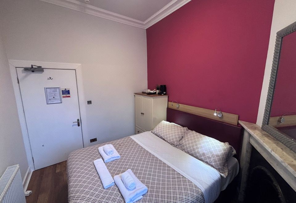 双人房，共用浴室（3楼，无电梯）