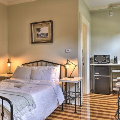 Deluxe Double Room The Burrell House Promo Code