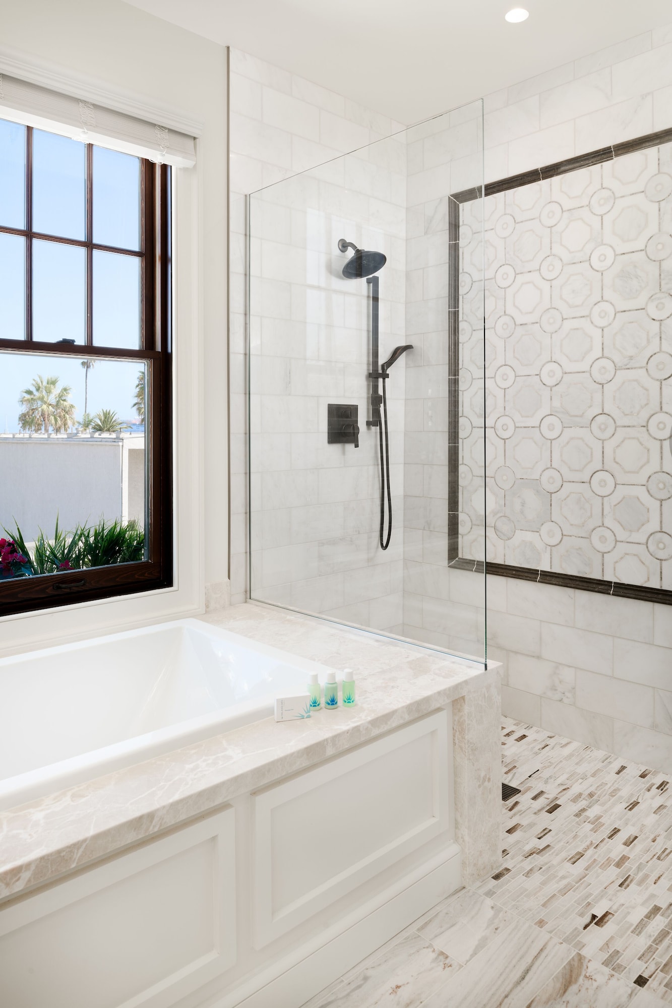 套房（Phillip Knight）