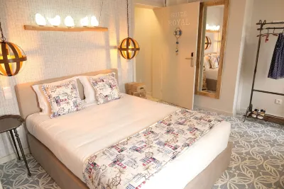 Royal Beach Hostel & Suites Hôtels à : 