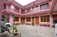 ชเว นาดี เกสท์เฮาส์ โรงแรมใน