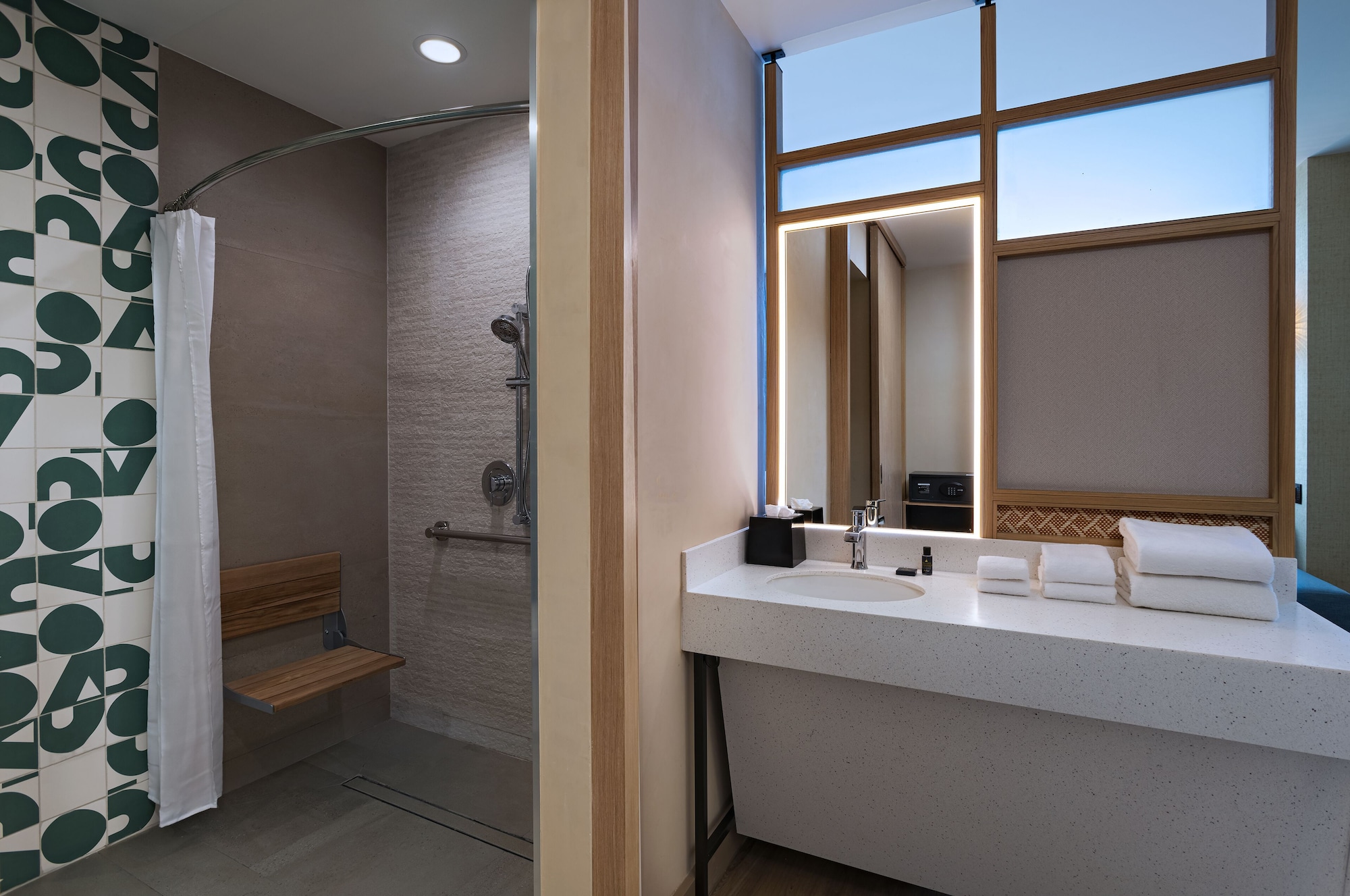 微风客房带1张特大床带阳台