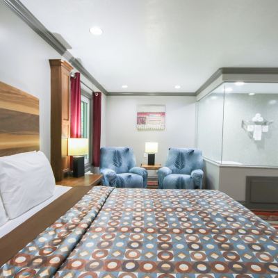 King Suite With Jacuzzi Tub-Non-Smoking Hotel Arthur Promo Code