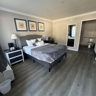 Queen Room-Accessible Oceano Inn Promo Code