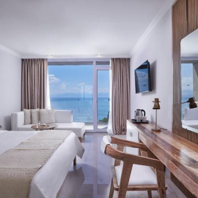 Superior Double Room with Sea View 1 Queen bed