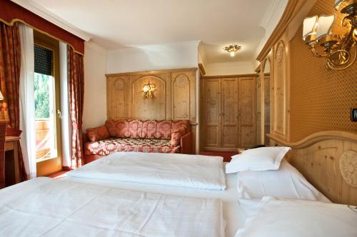 带山景的双人间