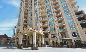 Downtown Waterfront Kelowna Oasis Newly Renovated 2Bed 2Bath