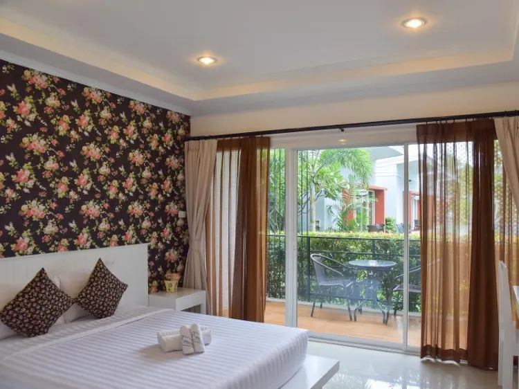 ห้องดีลักซ์วิวสระว่ายน้ำ