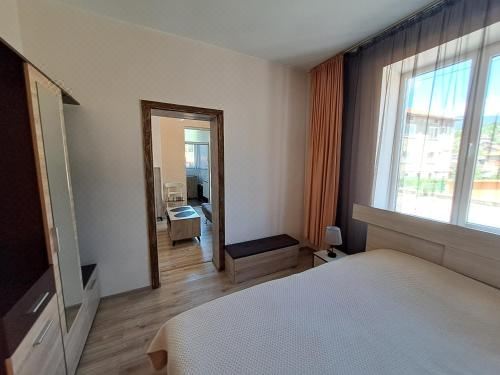 带露台一室公寓