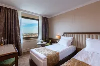 Astoria Grand Hotel