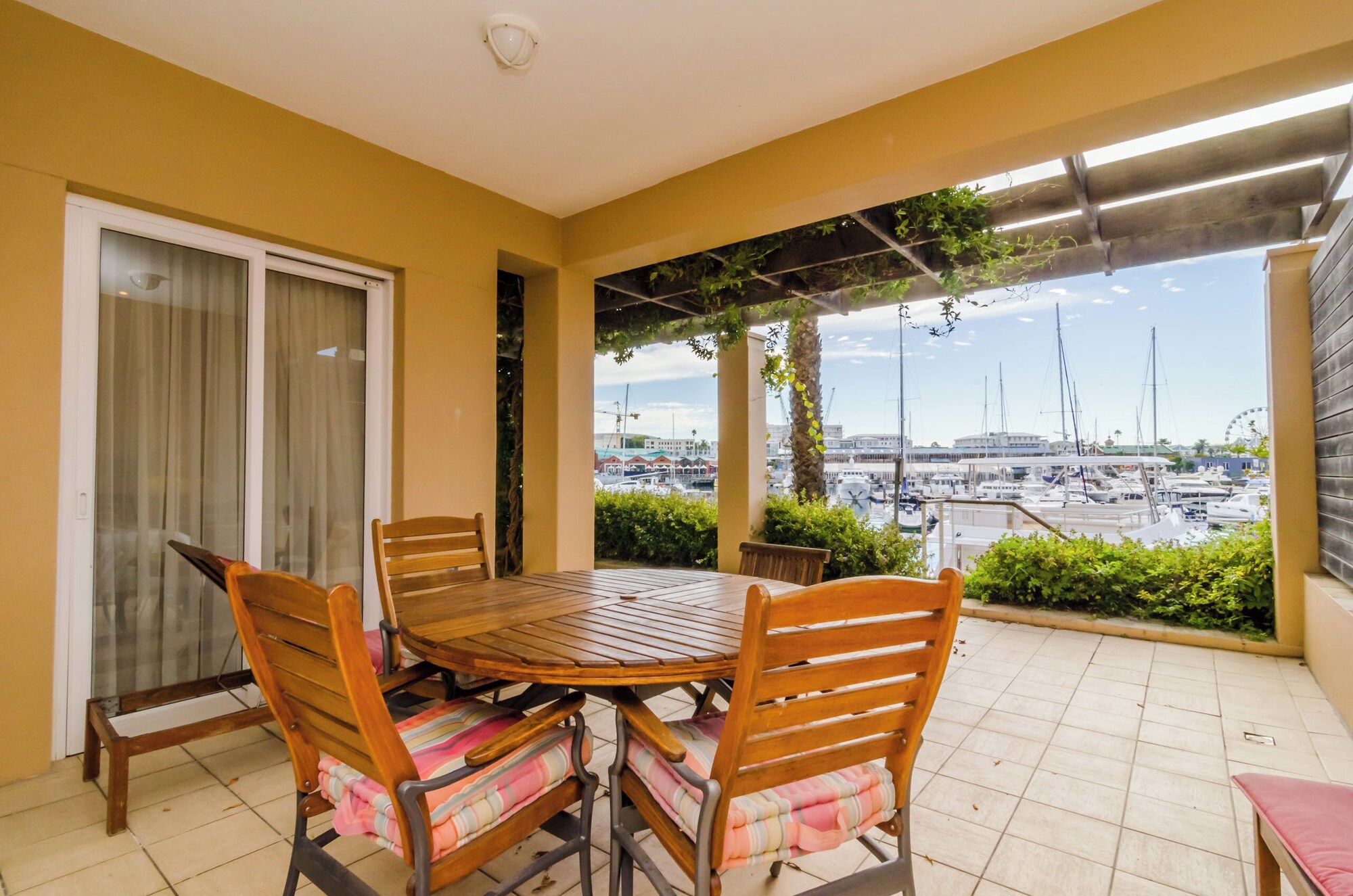 Mountain Marina Luxury Apartments高级两卧室1