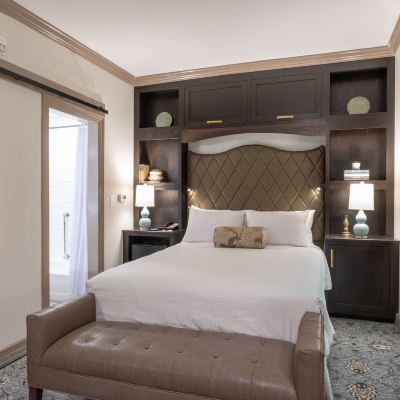 Petite Queen Room Andrew Pinckney Inn Promo Code