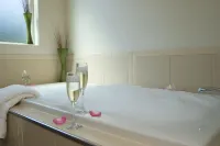 Breeze Inn Hotel