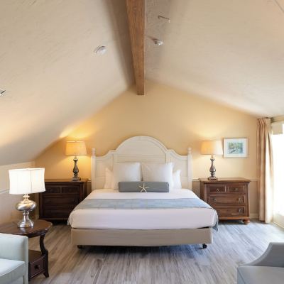 Premium King Room with Sofa Bed Anchor in Distinctive Waterfront Lodging Promo Code