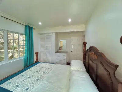Spacious Family Cottage with Tropical Views Các khách sạn ở 