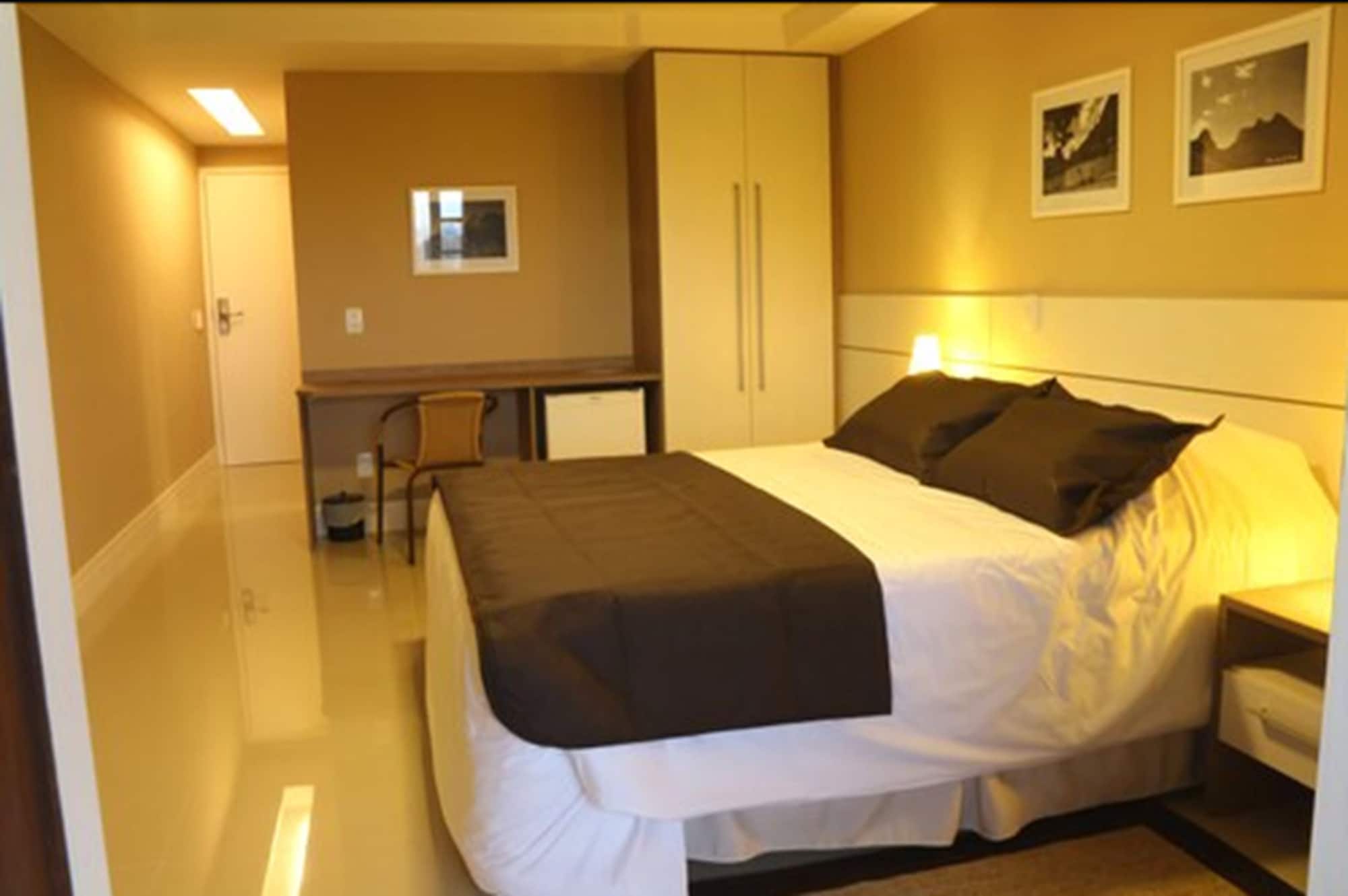 带水力按摩浴缸的双人房