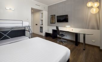 Holiday Inn Genoa City, an IHG Hotel - Housity