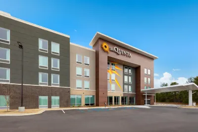 La Quinta Inn & Suites by Wyndham Athens I-65 Hotels in 