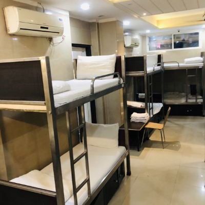 18 Bed Dormitory With Common Basis-Shared Washroom Single