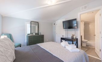 Harborside's Neighbor - Housity