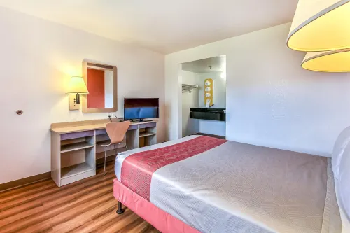 Motel 6 Salinas, CA - North Monterey Area