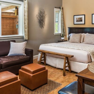 The Madrone, 1 King Bed, Private Bathroom