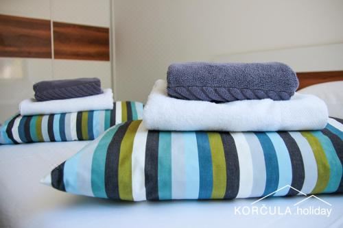 两卧室-豪华-带阳台和海景的公寓-顶楼