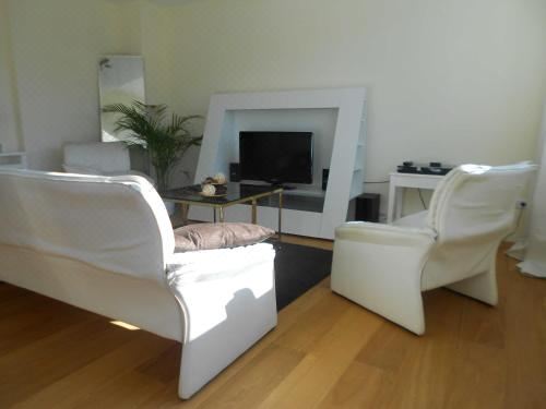 带阳台的两卧室公寓