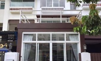 4-Bedroom Luxury Apartment on Changwattana Road