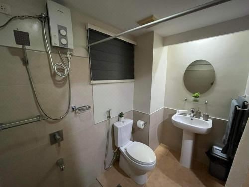 享有游泳池景致的一室公寓