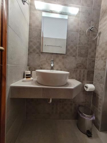 带阳台和海景的豪华双人房