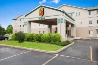 Super 8 by Wyndham Aurora/Naperville Area