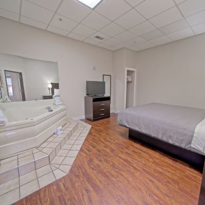 One-Bedroom Suite with Jetted Tub All Season Suites Promo Code