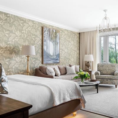 Deluxe Room Lakeside Manoir Hovey Promo Code