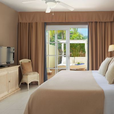 One-Bedroom Suite with Golf View Gran Oasis Resort Promo Code