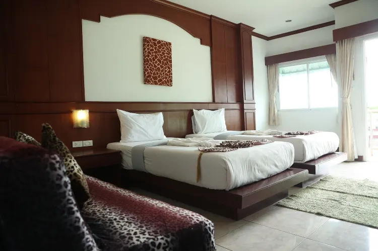 ห้องดีลักซ์, 2 เตียงแฝด, ลานาย, วิวเนินเขา