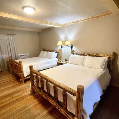 Premium Studio Suite, 2 Queen Beds, Kitchen Carriage House Inn Promo Code