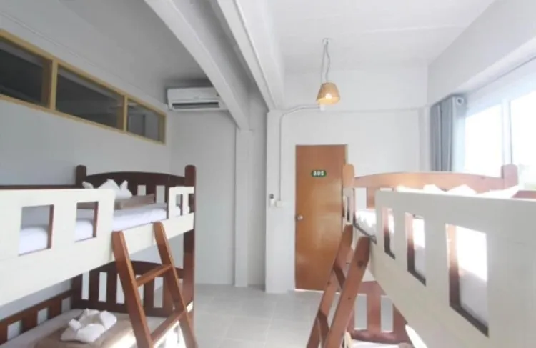 ห้องเบสิกพักรวม, ปลอดบุหรี่