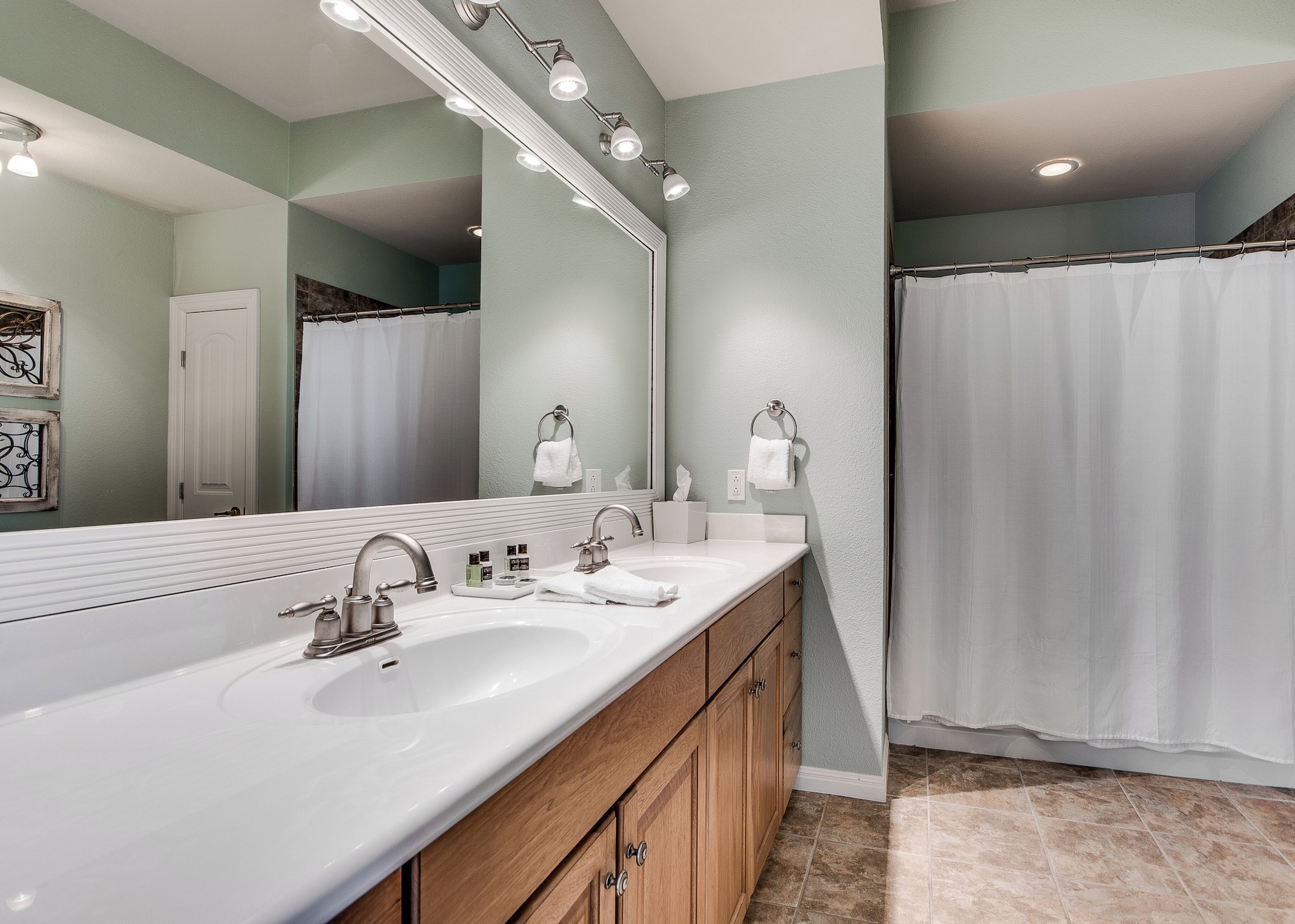 尊贵客房， 多张床