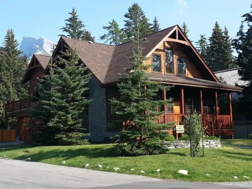 The Cedar - Downtown, walking distance to all the shops and restaurants!