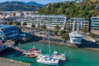 Magic Sunsets & Waterfront Views Apartment Hotel di 