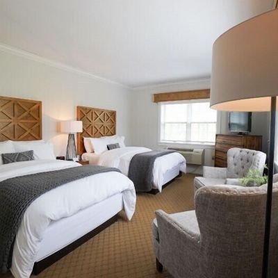 Deluxe Room-Non-Smoking Saxon Inn Promo Code