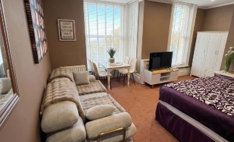 The Chocolate Box Hotel - Housity