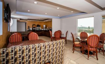 Travelodge by Wyndham Fort Wayne North