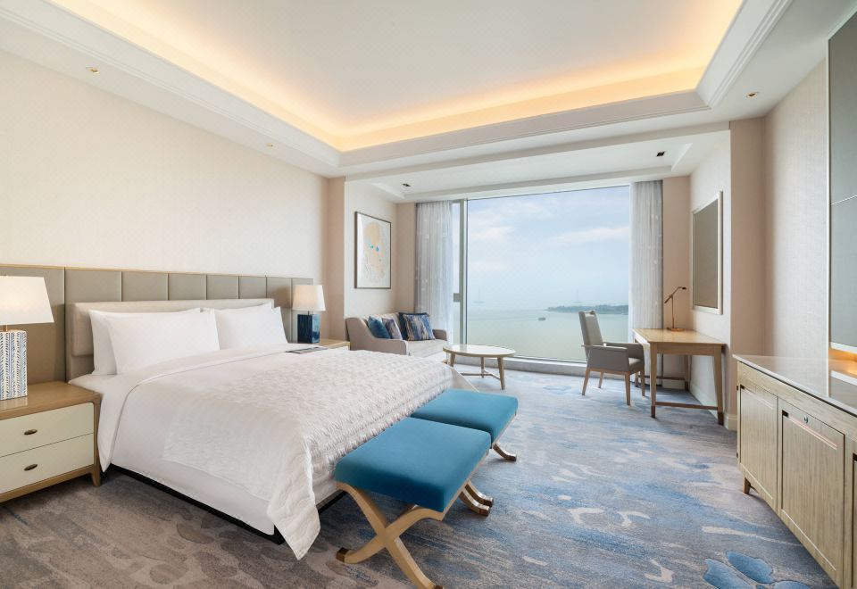 180度全湖景大床房