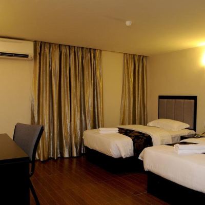 Bilik Deluxe Kupon KK Waterfront Hotel