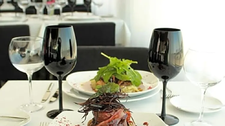 リゾート ヨット イ ゴルフ クラブ パラグアヨ 食事・レストラン