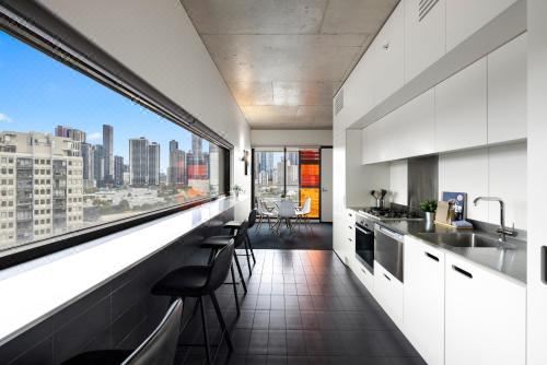 两卧室两浴室公寓 - 享有城市景观